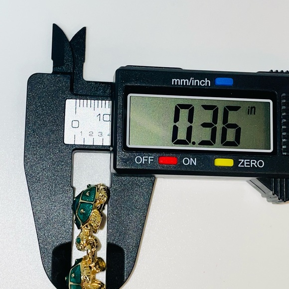 KJL Kenneth Jay Lane Green Enamel Turtle Link Bracelet Gold Tone w/ Box  & Pouch - Picture 15 of 16